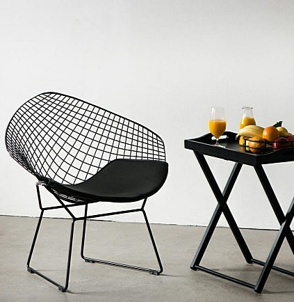 Designerskie metalowe krzesło druciane z poduszką Harry Arm